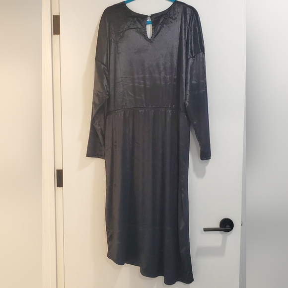 Wrap Dress, Asym Hem, Black Velvet, Size 26/28, By Lane Bryant. - Picture 5 of 5